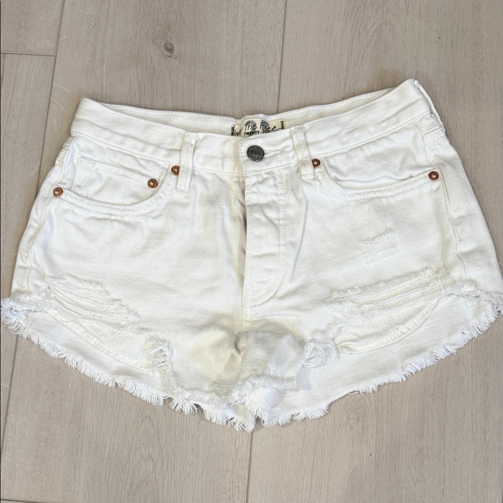 NWOT We The Free Loving Good Vibration White Distressed  Shorts Sz25